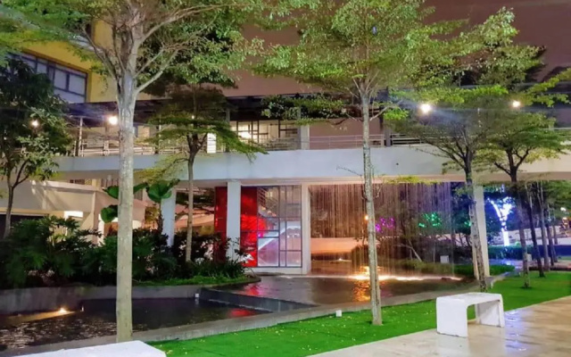 Puchong 8-12 pax 5min LRT Cozy Apartment IOI Mall