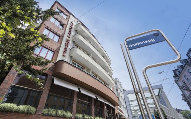 Leoneck Swiss Hotel вид на фасад