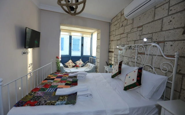 Muhit Alacati Butik Otel