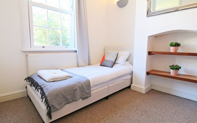 Oxford Fiftyone A Spacious 3 Bed House With Garden And Parking in Oxford, United Kingdom from 289$, photos, reviews - zenhotels.com
