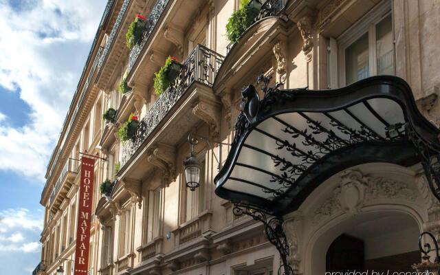 Hotel Mayfair вид на фасад