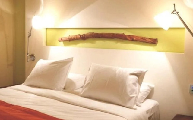 Hotel-E