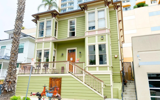 International Travelers House Hostel \- Downtown San Diego Little Italy.