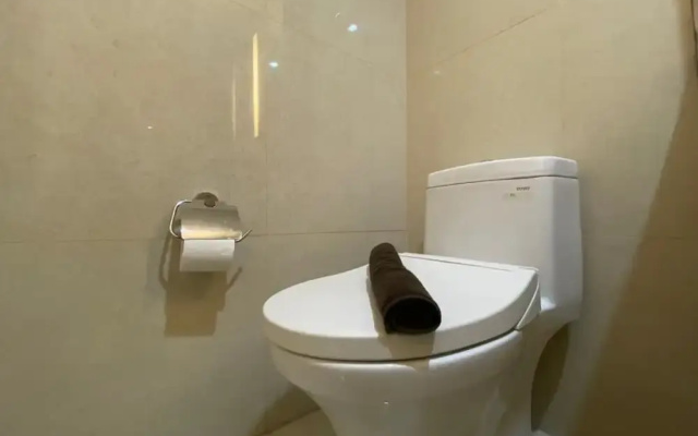 New And Homey Studio Apartment At Warhol (W/R) Residence
