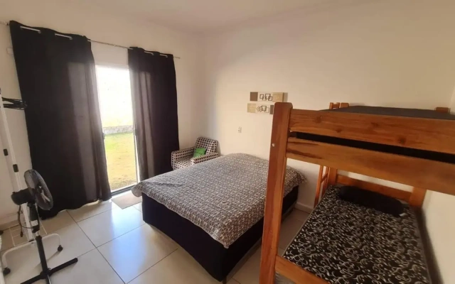 Casa c/ quartos separados + churrasqueira ampla.