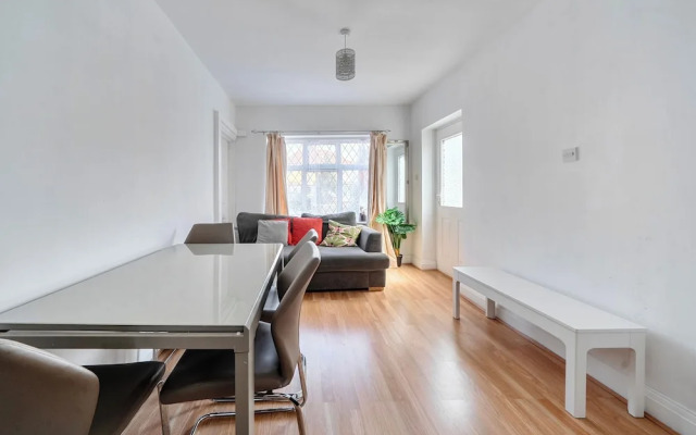 Near Airport - Pets - Parking - Wifi - Sleeps 2
