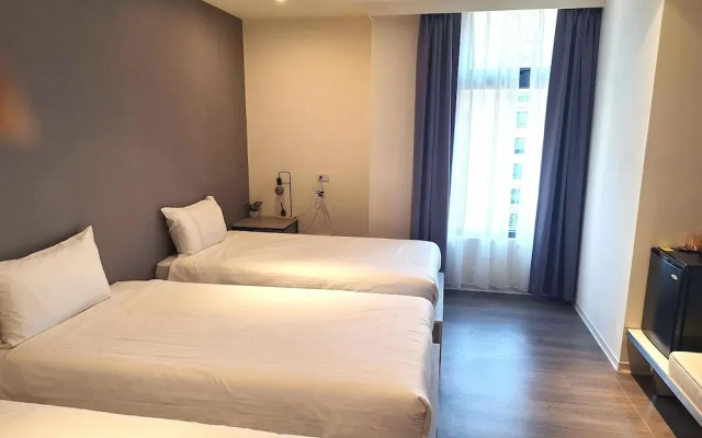 AKA Hotel