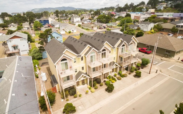 The White Turtle - 2 Br Townhouse