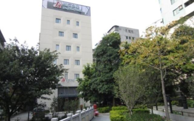 Отель Jinjiang Inn Guangzhou Liwan Chenjia Temple Китай, Гуанчжоу - отзывы, цены и фото номеров - забронировать отель Jinjiang Inn Guangzhou Liwan Chenjia Temple онлайн вид на фасад