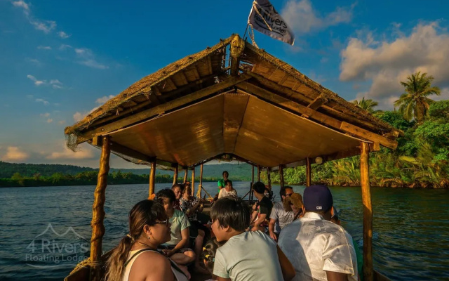 4 Rivers Floating Lodge