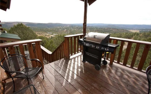 Buena Vida - Three Bedroom Cabin with Hot Tub