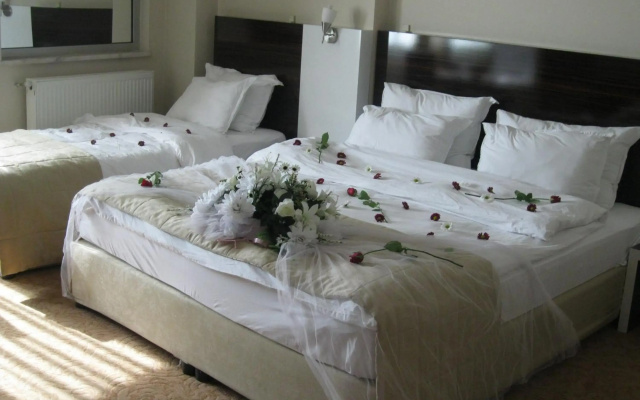 Anya Suit Otel