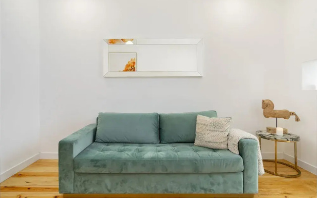 Chic 1-Bed W/ Patio Perfect To Explore Lisbon