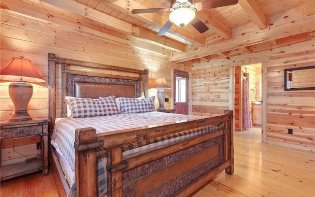 Marlenes Hideaway 3 - Three Bedroom Cabin