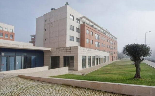 Отель Your Lisbon Home Cabo Ruivo вид на фасад