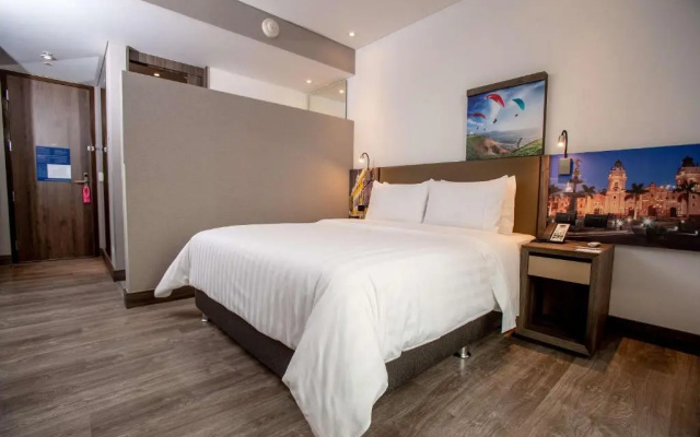 Hampton San Isidro para Lima Tours