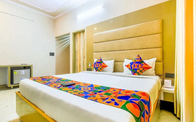 SR 1 by FabHotel