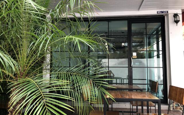 Отель Backpack Station Pattaya - Hostel Таиланд, Паттайя - отзывы, цены и фото номеров - забронировать отель Backpack Station Pattaya - Hostel онлайн вид на фасад