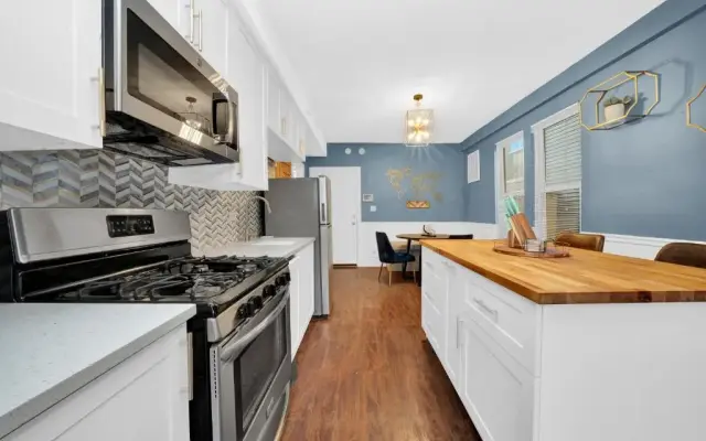 Modern 2 Bedroom in Avondale