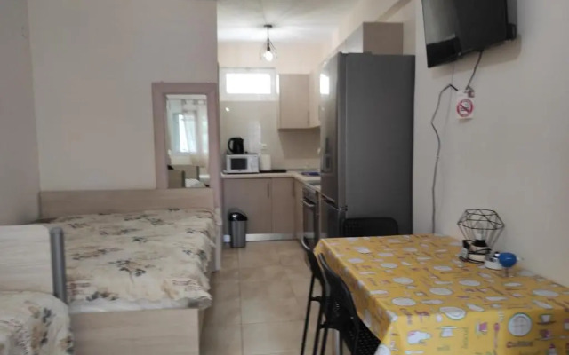 NIKOS HOUSE studio 2 παραλια Οφρυνίου