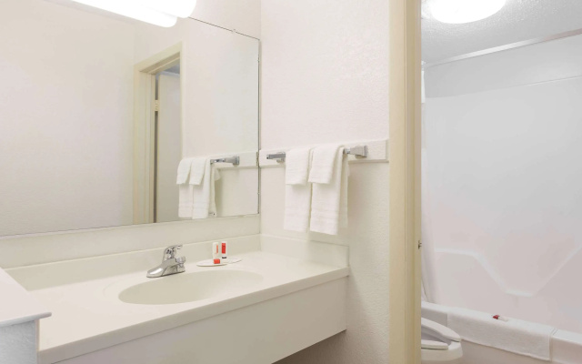 Howard Johnson by Wyndham Virginia Beach