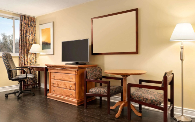 Travelodge by Wyndham Richmond Hill