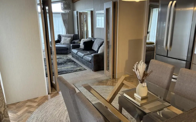 Edinburgh Lodge-sleeps 6-pet Friendly-beach&views