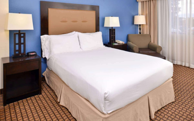 Ramada Plaza by Wyndham Sheridan Hotel & Convention Center