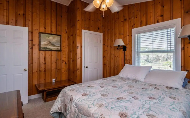 Windward Mark by Oak Island Accommodations