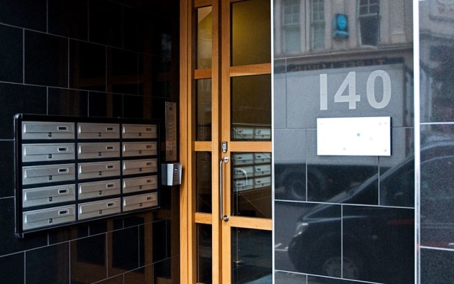 Отель Clarendon Minories вид на фасад