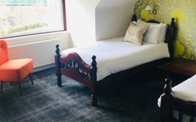 Invershin Hotel Bunkhouse & Bar