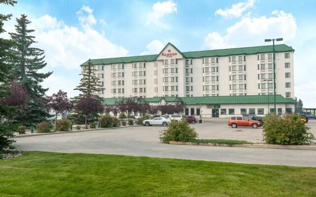 Отель Ramada Plaza & Conf Center by Wyndham Calgary Airport Канада, Калгари - отзывы, цены и фото номеров - забронировать отель Ramada Plaza & Conf Center by Wyndham Calgary Airport онлайн вид на фасад