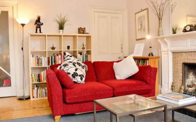2 Bedroom Flat In Morningside