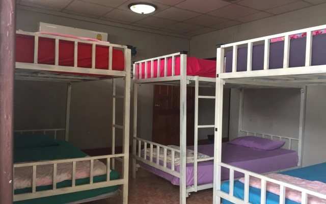Empo Hostel at 30 Onnut