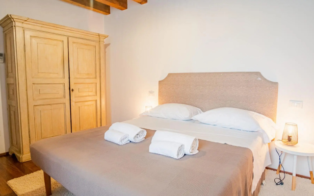 Residenza Corte Carnesali - Italian Homing