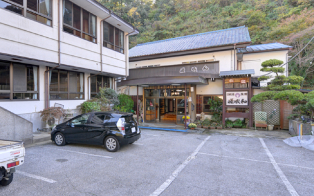 Отель Youroukeikoku Onsenkyo Sagawa Ryokan Касаразу парковка