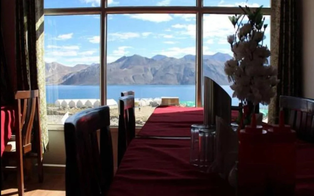 Pangong Paradise