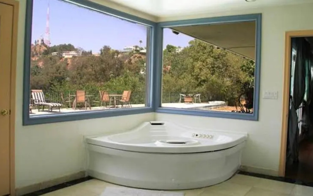 Beverly Hills Dream House Near Hollywood