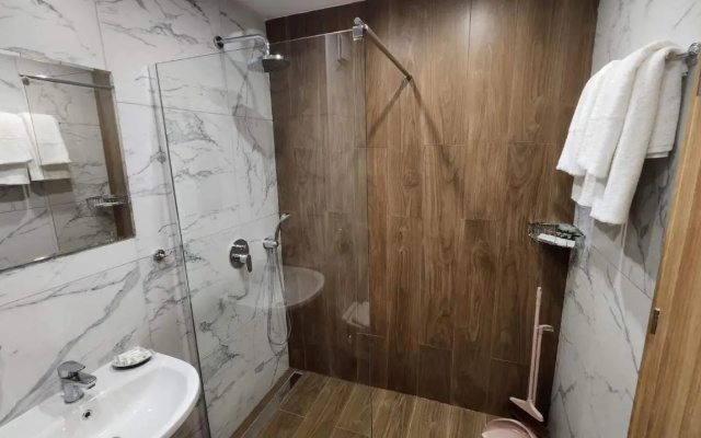 Арборо Боровец Гардънс Е 43