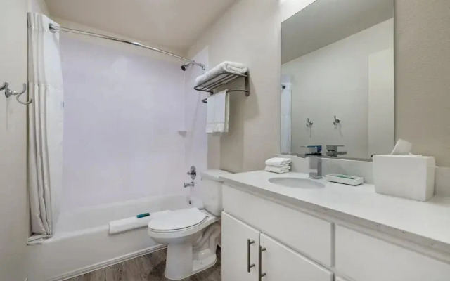 Soka Suites Dallas - Las Colinas
