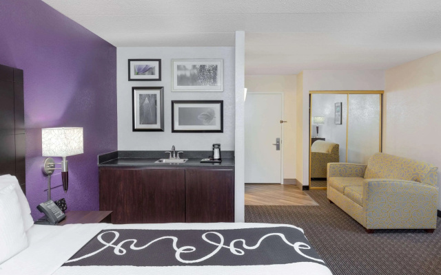 La Quinta Inn & Suites by Wyndham Clifton/Rutherford