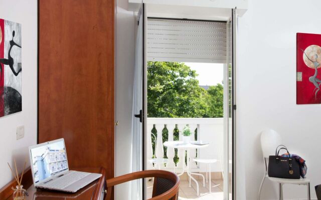 Отель Residence Mimosa Римини вид на фасад