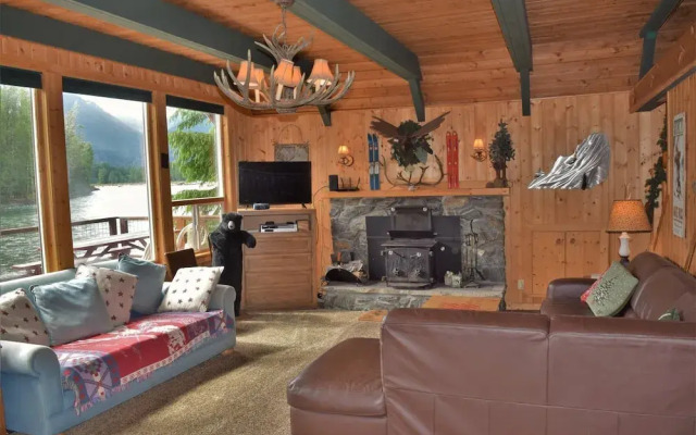 Cowlitz River Cabin