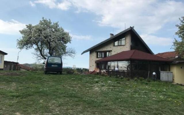 Отель Daskalov Bungalows Боженци вид на фасад