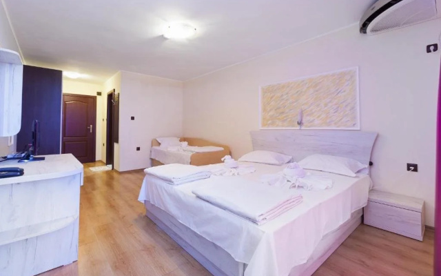 Akladi Family Hotel