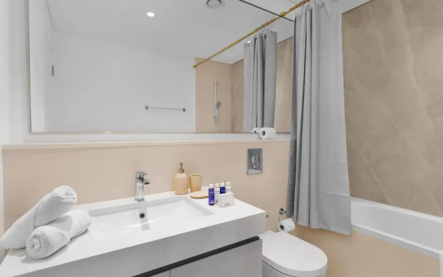 Deluxe 3BR Apt w Dubai Marina Vws Beach Access