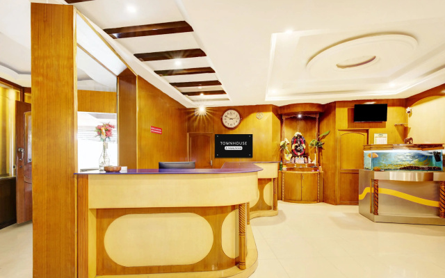 OYO 8646 Mahendra Hotel