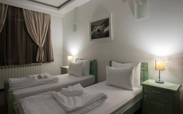 Hotel Trim