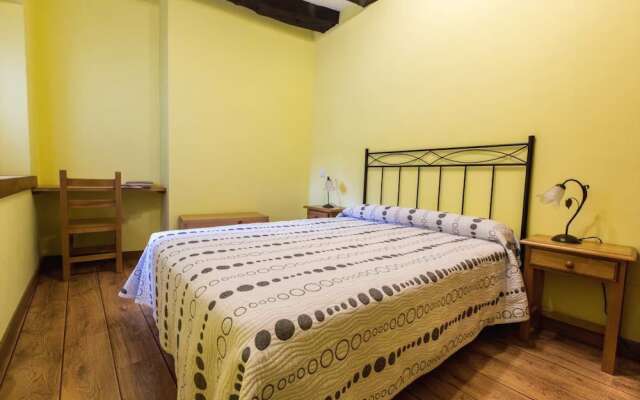 Отель Apartamentos La Dobra