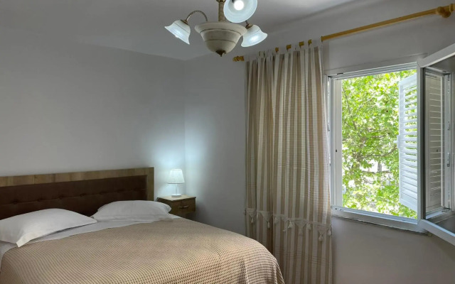 Lovely one-bedroom apartment with private entrance
